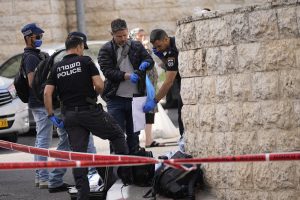 Policija: Jeruzalėje automobiliui įsirėžus į žmones sužeisti du civiliai