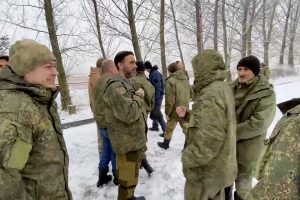 Per didelį Rusijos ir Ukrainos apsikeitimą belaisviais išlaisvinta dešimtys karių