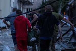 Per okupantų raketinį smūgį restoranui Kramatorske žuvusių žmonių skaičius padidėjo iki 9
