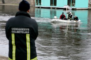 Tarnybų sujudimas Vilniuje: ieškomas Neryje galimai nuskendęs paauglys