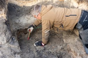 Merkinėje archeologai atkasė trijų partizanų palaikus