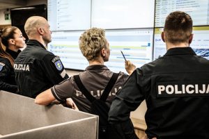 Policijos virtualus patrulis kviečia visus į gimtadienį