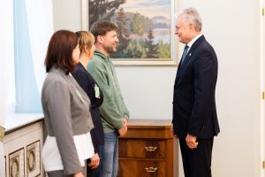 Su streikuojančių mokytojų atstovais sutikęs prezidentas ragino toliau ieškoti kompromiso