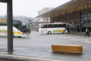 Autobuso vairuotoja kurčią keleivį net purtė už drabužių: tarnyba pateikė sprendimą