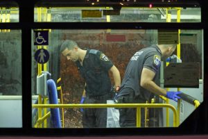 Izraelio policija suėmė įtariamąjį dėl išpuolio prieš autobusą Jeruzalės centre 