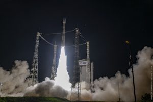 Europos raketa „Vega“ pakilo į kosmosą nešdama „Airbus“ stebėjimo palydovą