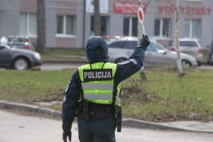 Girtų vairuotojų nuotykiai – stulbina: ne tik spruko nuo policijos pareigūnų