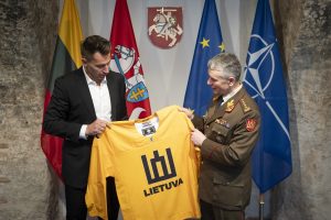 Lietuvos kariuomenė bendradarbiauja su ledo ritulio asociacija „Hockey Lietuva“