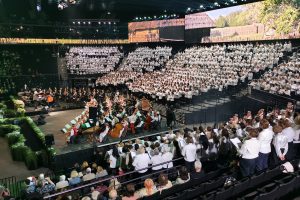 Dainų ir šokių šventė sugrįžo į Kauną: skambėjo „Žalgirio“ arena (vaizdo įrašas)