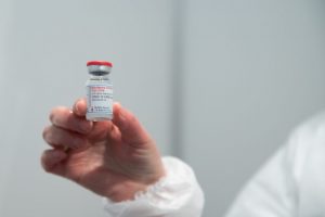 „Moderna“ prašo EVA leisti jos COVID-19 vakcina skiepyti paauglius