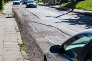 G. Nausėda kritikuoja prastą Lietuvos kelių būklę: visai apgailėtina