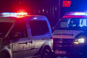 Policijai pranešta apie BMW, iš kurio kalbinamos mergaitės: pareigūnai turi prašymą