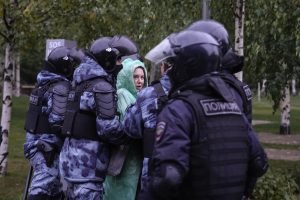 JT reiškia susirūpinimą dėl tūkstančių sulaikytųjų per protestus Rusijoje