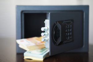 Vilniuje pagrobtas seifas su pinigais ir papuošalais, žala – 32 tūkst. eurų