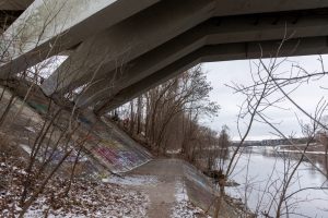 Vilniuje – kraupus radinys: ieškant dingusio paauglio, palapinėje aptiktas negyvas vyras