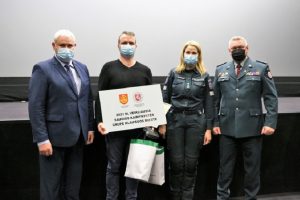 Kalėdų popietėje pareigūnai padėkojo policijos rėmėjams ir saugios kaimynystės puoselėtojams