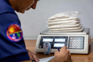 Prancūzijos pareigūnai konfiskavo 14 mln. eurų vertės kokaino siuntą