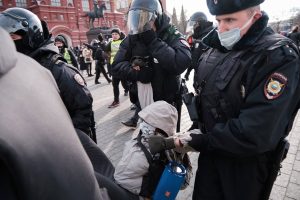 Rusijoje sulaikyta daugiau nei 4,6 tūkst. prieš karą Ukrainoje protestavusių žmonių