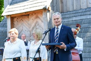 Prezidentas lankėsi Darbėnuose – prisiminė brangų žmogų, gyrė miestelio bendruomenę