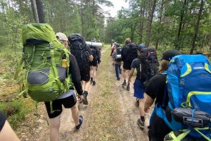 Kauno Jono Pauliaus II gimnazijos mokiniai mokslo metus baigė devynių dienų žygiu