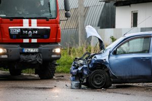 Visiškai girtas kelių chuliganas iš Baltarusijos Kaune sukėlė avariją: yra nukentėjusių 