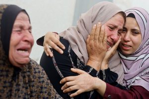 Po Izraelio smūgių Gazos Ruožo pietuose esančiame Rafache žuvusiųjų skaičius išaugo iki 18