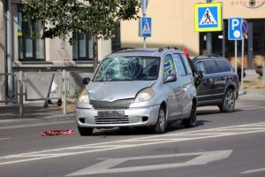 Šančiuose, pėsčiųjų perėjoje, partrenktas pusamžis vyras