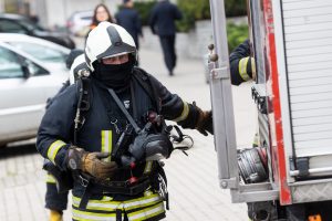 Uostamiesčio pareigūnai ieško piktavalio, parduotuvėje padegusio vaikišką mašinėlę