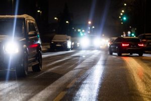 Vairuotojai, būkite atidūs keliuose: naktį numatomas sniegas, lijundra