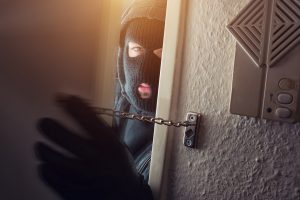 Kauniečiai neteko 35 tūkst. eurų: ilgapirščiai ištuštino seifą, jį atrakinę rastu raktu
