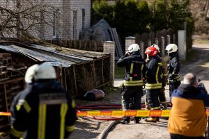 Vilniuje užsidegė gyvenamasis namas