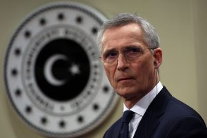 J. Stoltenbergas: NATO privalo būti pasirengusi ilgai priešpriešai su Rusija