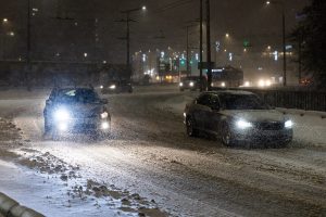 Eismo sąlygos – sudėtingos: keliuose – ledas ir sniegas