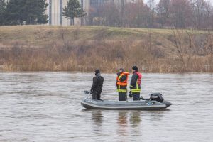 Iš Šešupės ištraukta, kaip įtariama, žmogaus kaukolė