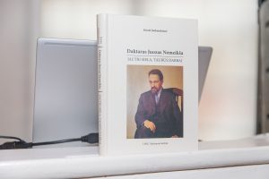 Knyga apie šviesuolį daktarą Juozuką: jautri siela, taurūs darbai