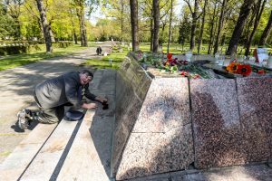 Gegužės 9-oji – kapinėse su pasidarkymais