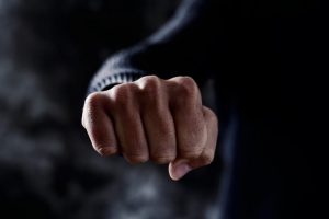 Konflikto malšinti atvykusiai pareigūnei – smūgis į veidą