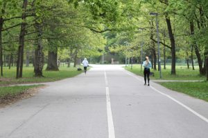 LSU mokslininkių tyrimas padeda paneigti mitus apie paauglių mitybą