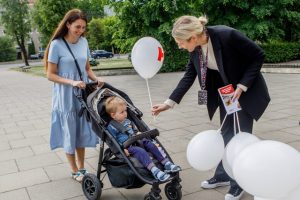 Vaikų gynimo dieną – balionai iš medikų rankų