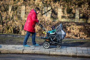 Lietuvių vaikus augins auklės iš užsienio?