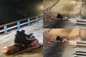 Tokio įžūlumo nėra matę: sniego motociklu – per Palangos tiltą