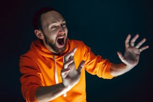 Su pavežėju sukonfliktavęs keleivis į darbą paleido kumščius