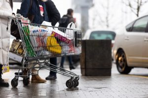 Prekybos tinklai skelbia, kaip dirbs Kalėdų ir Naujųjų metų laikotarpiu