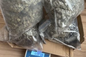 Kaune sulaikyta kontrabandininkų grupuotė: narkotikus slėpė kibiruose