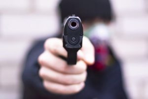 Moteris po konflikto kreipėsi į policiją: vyras man grasino daiktu, panašiu į pistoletą
