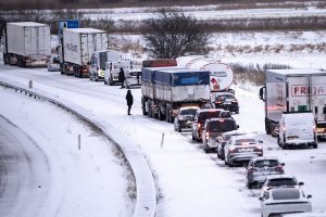 Sniego audra Švedijoje ir Danijoje sukėlė transporto chaosą