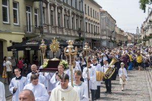 Devintinių procesiją rengia šventės išvakarėse