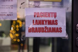 Gydymo įstaigose ribojamas pacientų lankymas: išimtis – atsisveikinimui su ligoniu