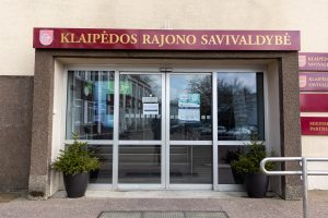 Klaipėdos rajono politikų išlaidos: atsiskaitant už kurą naudojosi šimtais nuolaidų kortelių
