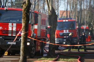 Plungės daugiabutyje kilo gaisras: įtariamas padegimas